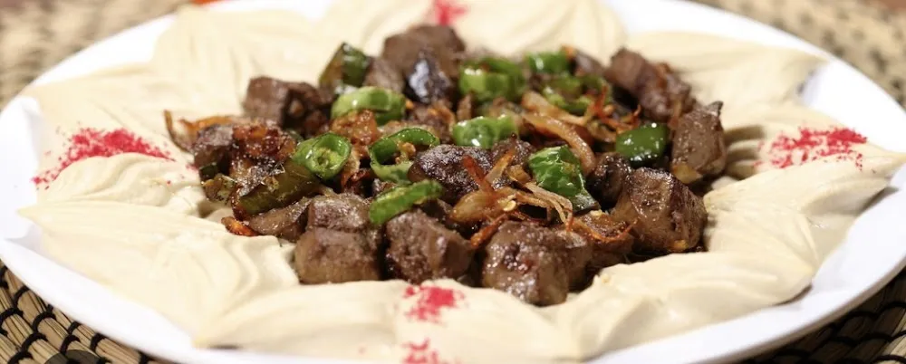 hummus with beef حمص مع اللحم