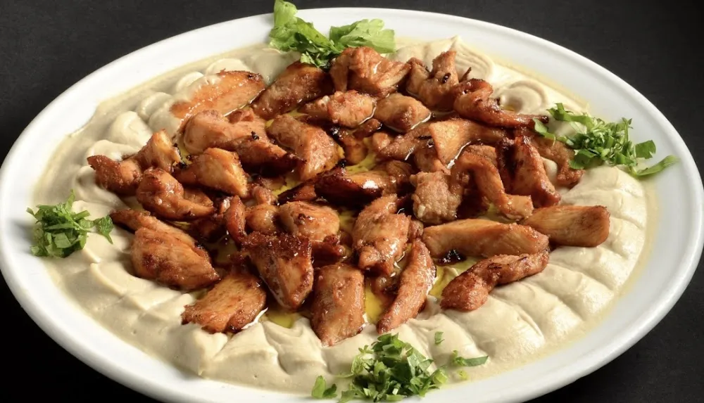 hummus with chicken حمص مع الدجاج
